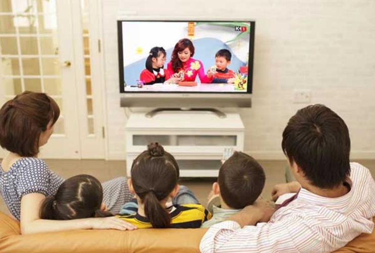 Khoảng cách an toàn khi xem Tivi