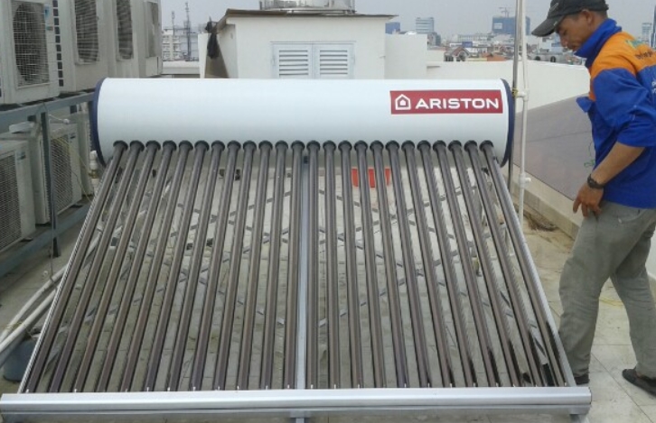 Máy nước nóng năng lượng mặt trời Ariston có tốt không