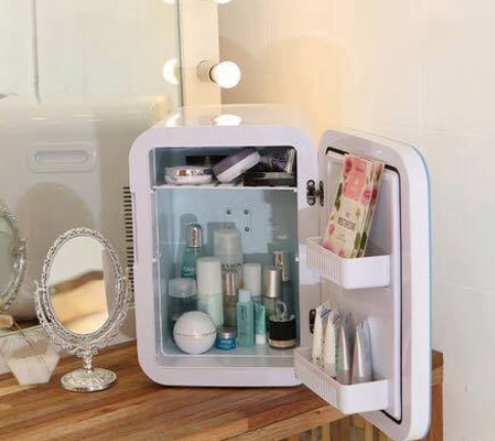 Tủ lạnh mini đựng mỹ phẩm